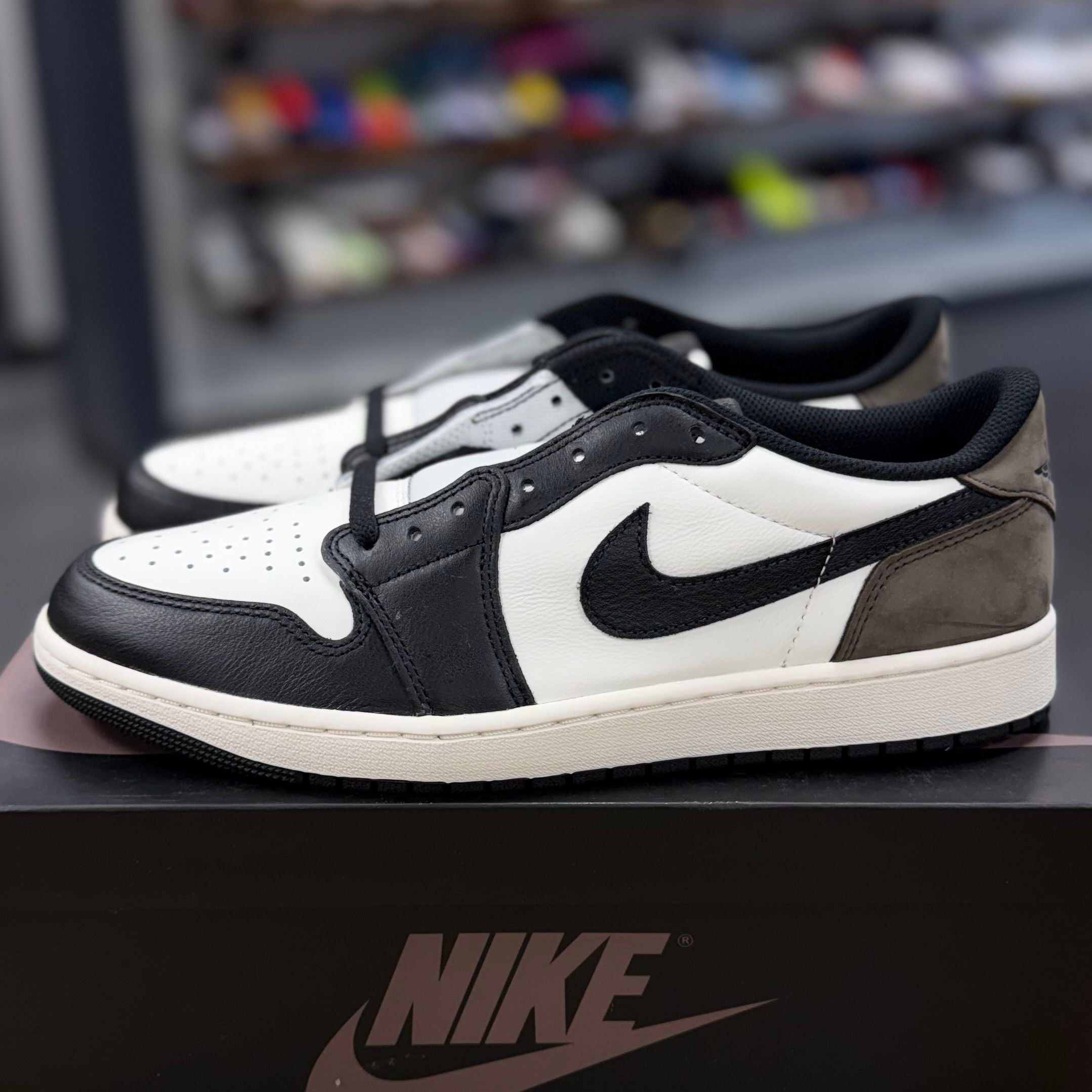 BRAND NEW STEAL - Jordan 1 Retro Low OG Mocha
