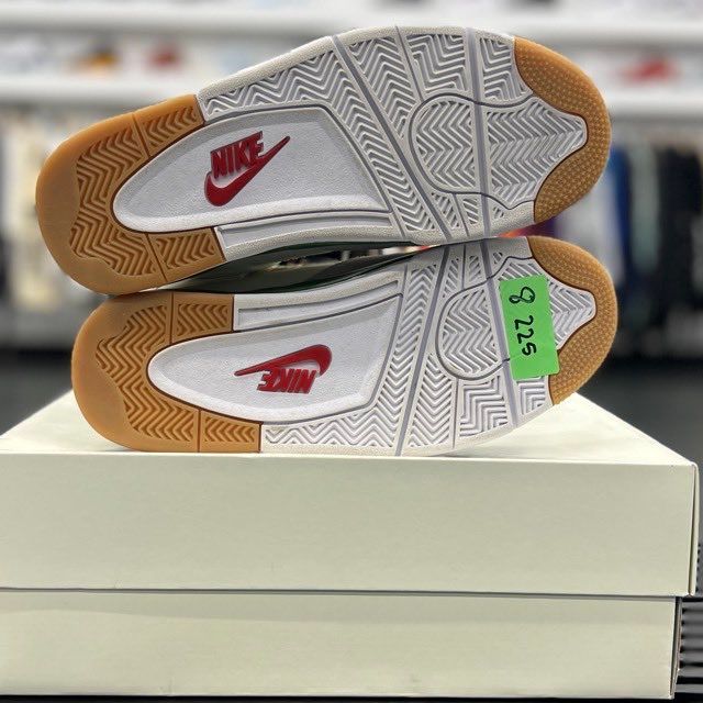 Jordan 4 Retro SB Pine Green - Preowned