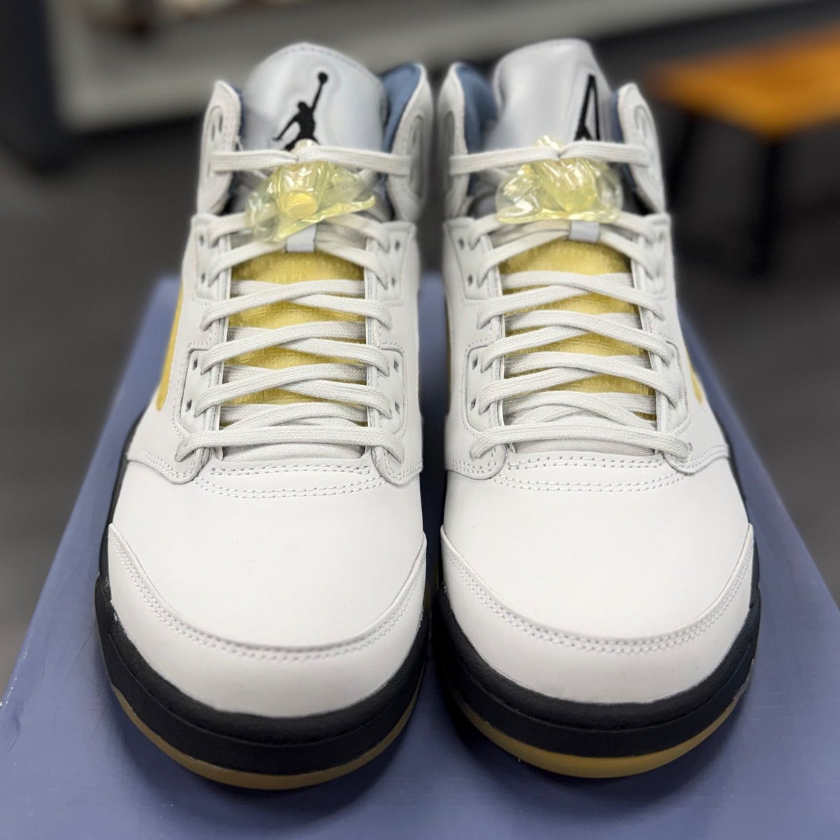 BRAND NEW STEAL - Jordan 5 Retro A Ma Maniére Dawn (Women's)