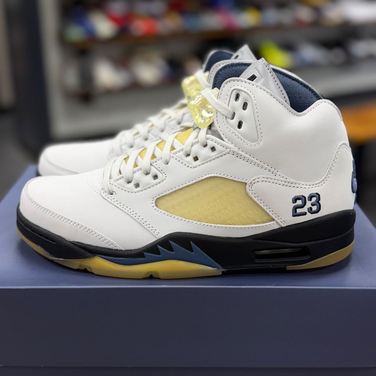 BRAND NEW STEAL - Jordan 5 Retro A Ma Maniére Dawn (Women's)