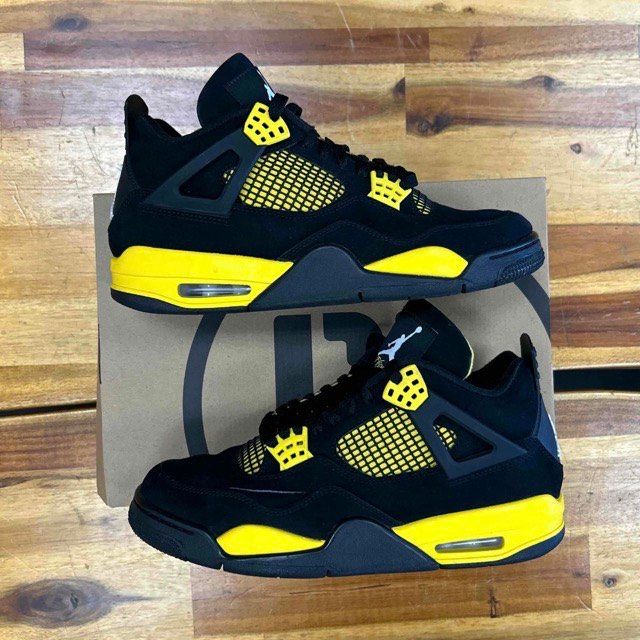 Jordan 4 Retro Thunder (2023) - Preowned