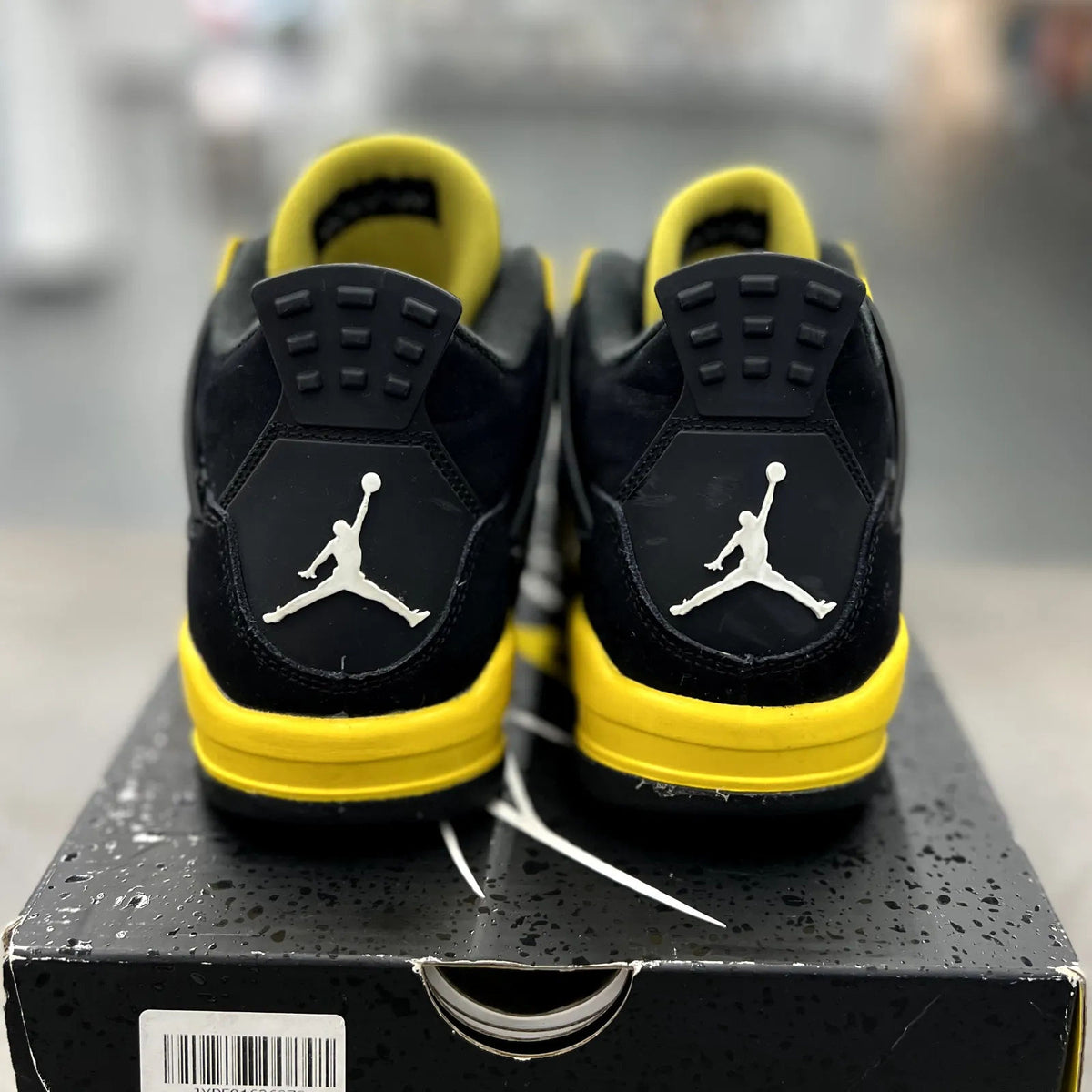 Jordan 4 Retro Thunder (2023) (GS) - Preowned