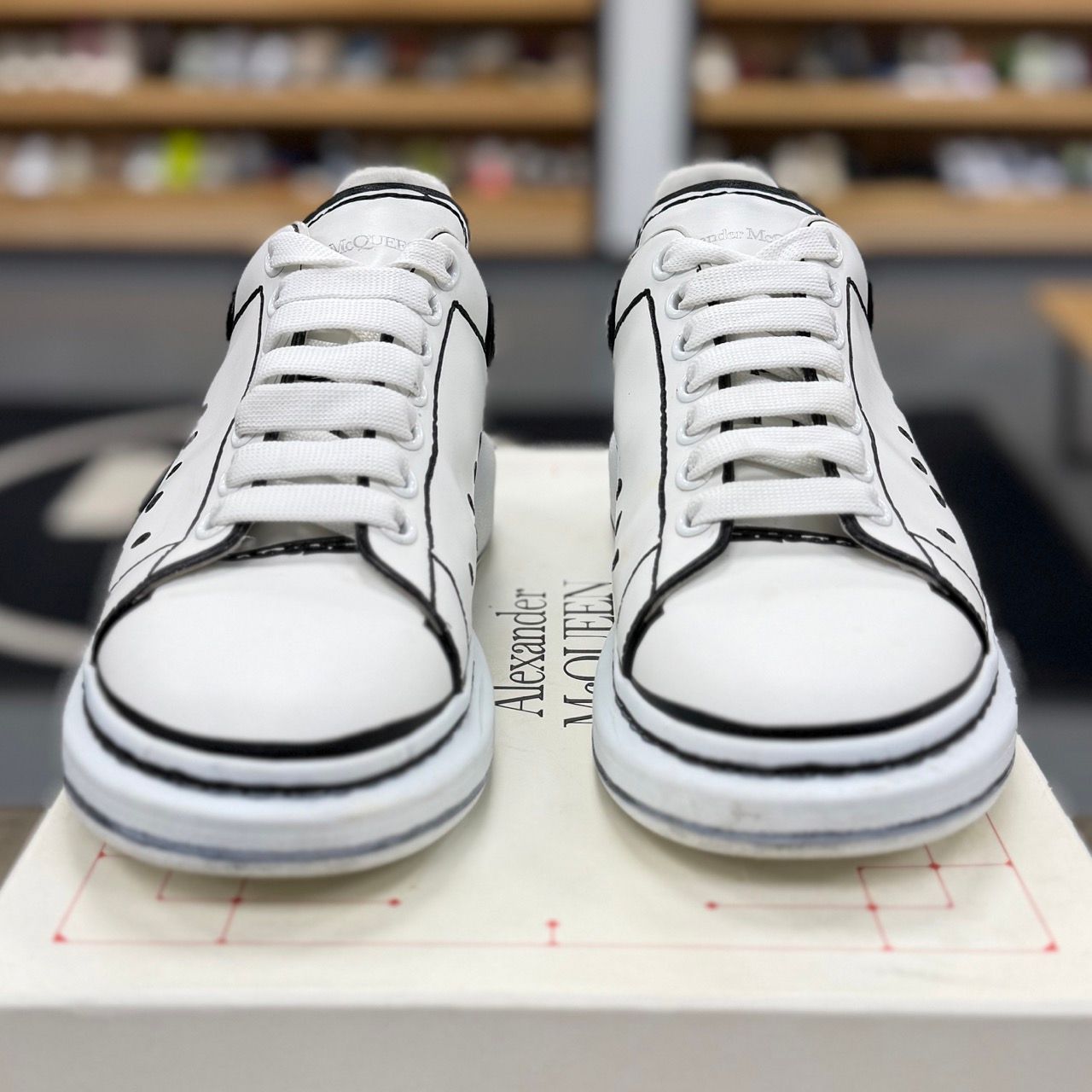 Alexander McQueen Oversized White Black Outline - Preowned
