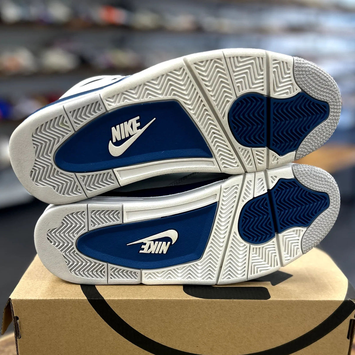 Jordan 4 Retro Military Blue (2024) - Preowned