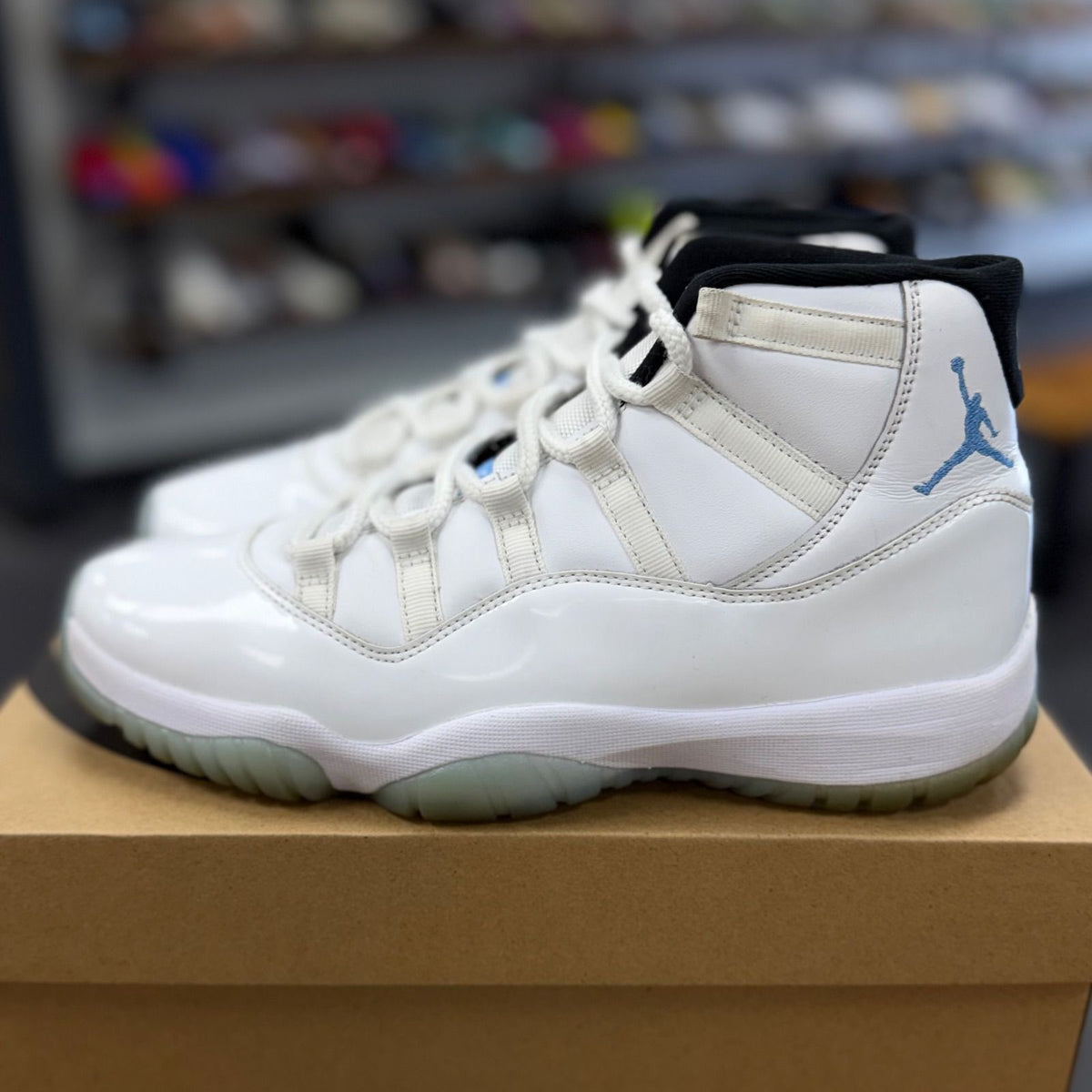 Jordan 11 Retro Legend Blue (2024) - Preowned