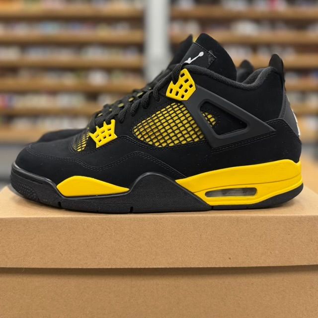 Jordan 4 Retro Thunder (2023) - Preowned