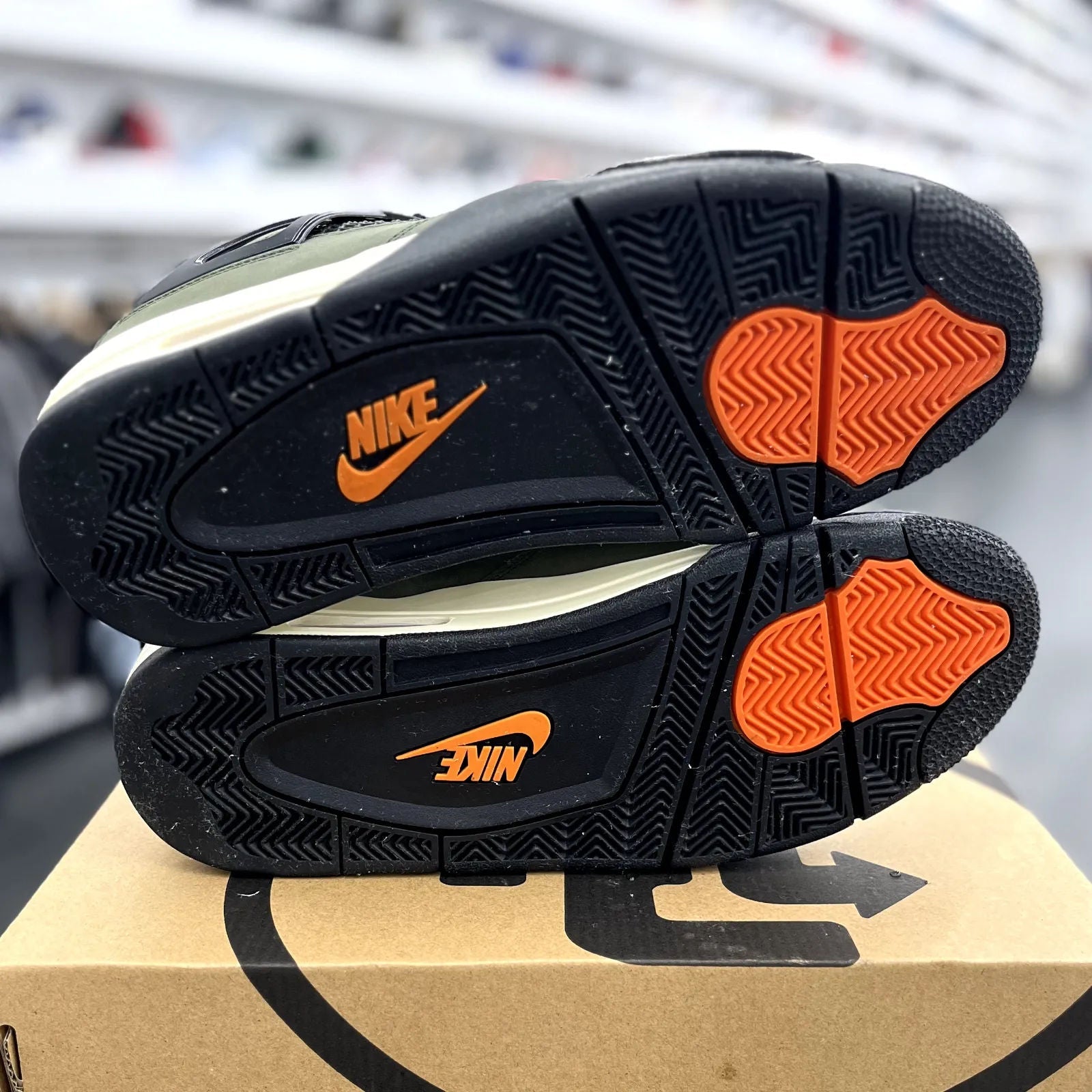 Jordan 4 Retro OG SP Undefeated (2025) - Preowned