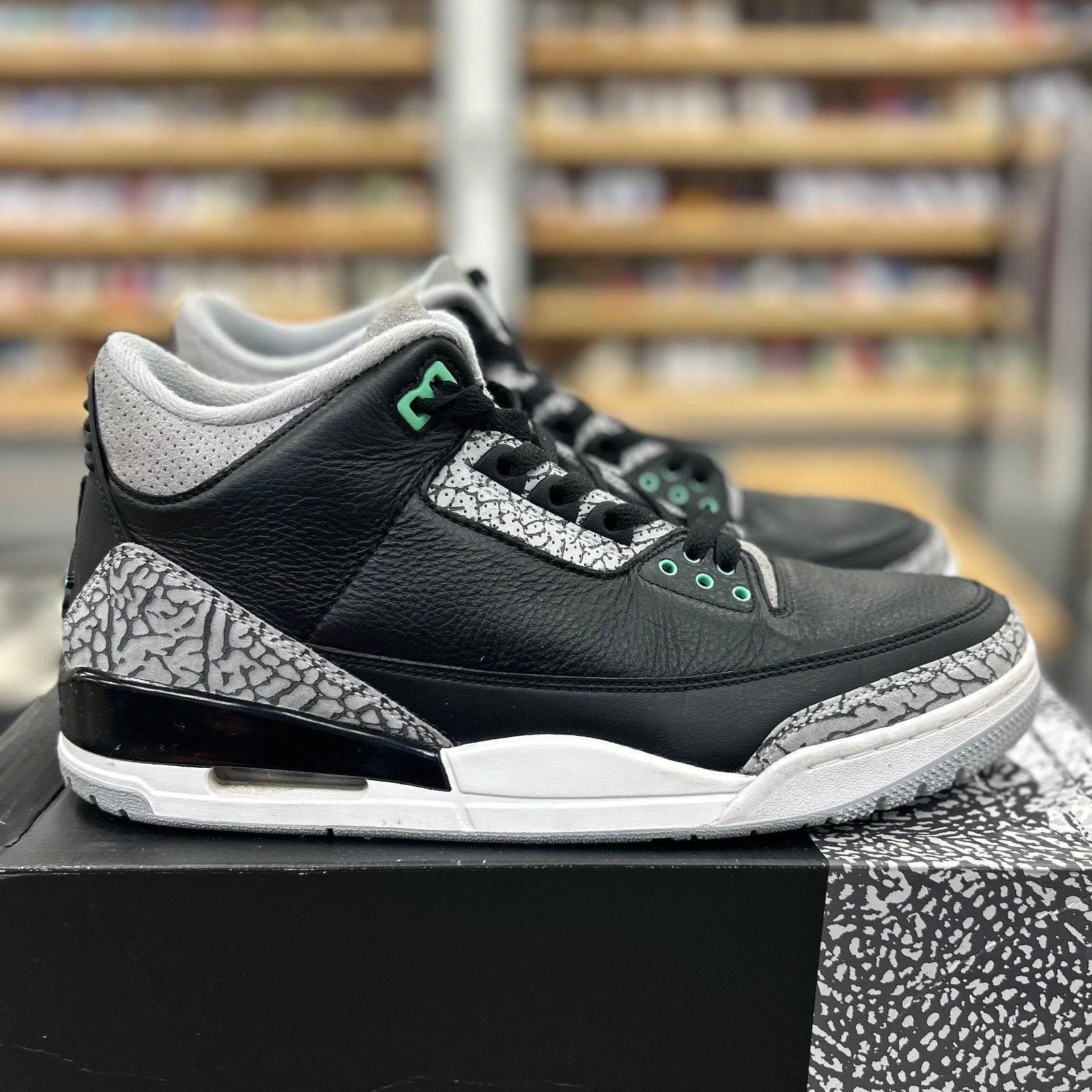 Jordan 3 Retro Green Glow - Preowned