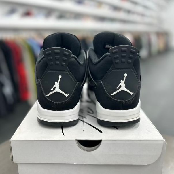 Jordan 4 Retro White Thunder - Preowned