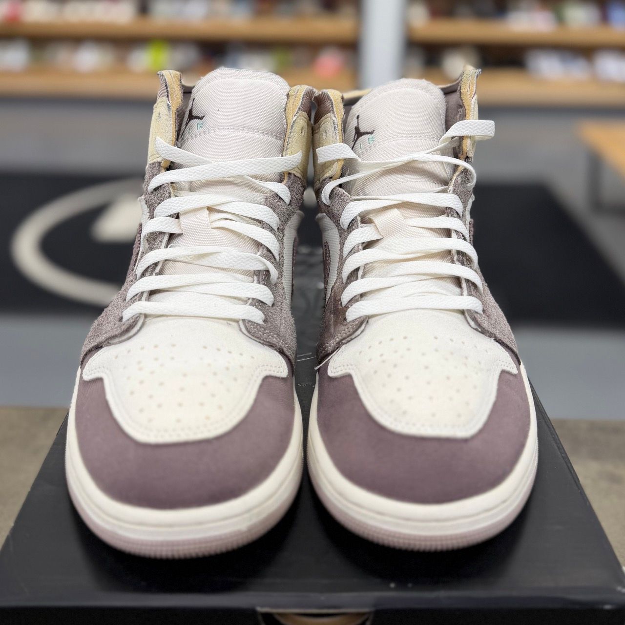 Air Jordan 1 Mid SE Craft Taupe Haze - Preowned
