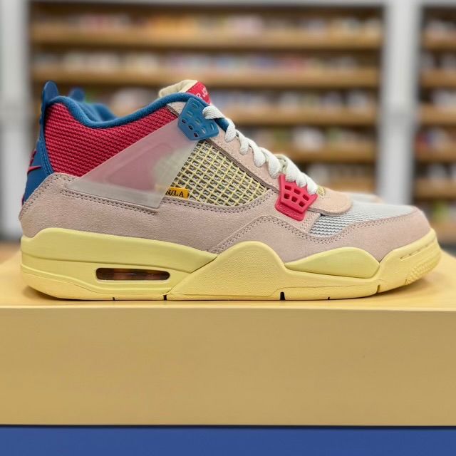 Jordan 4 Retro Union Guava Ice - Preowned