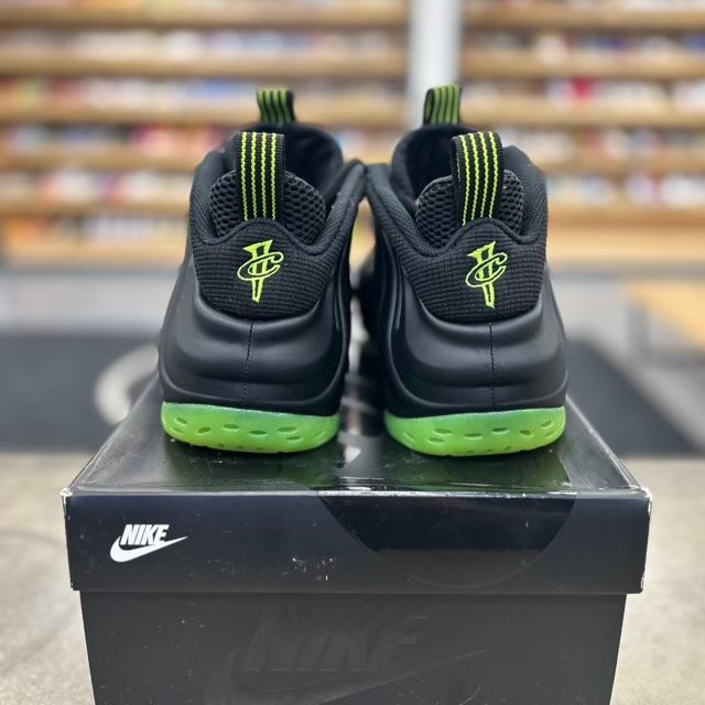 Nike Air Foamposite One Black Volt - Preowned