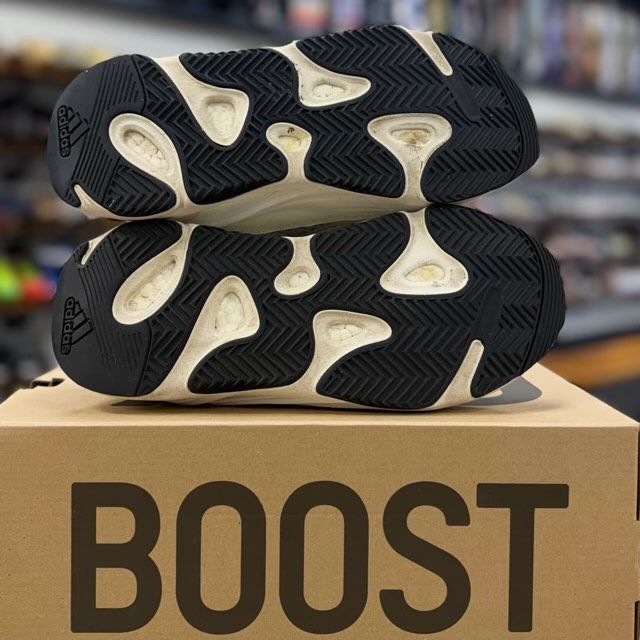 adidas Yeezy Boost 700 V2 Static - Preowned