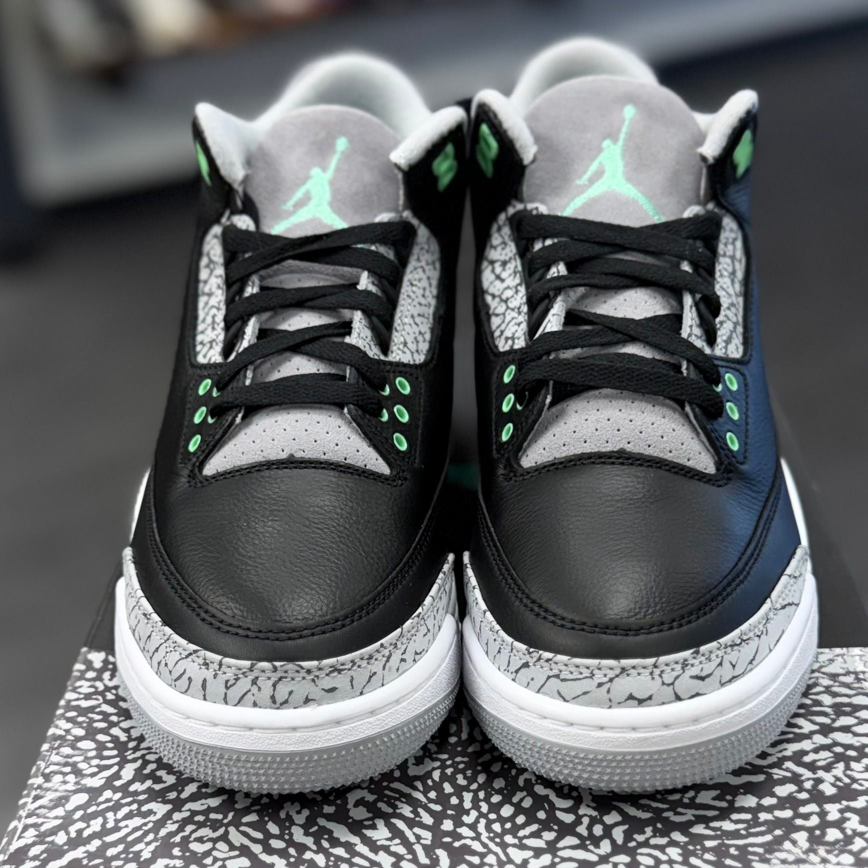 BRAND NEW STEAL - Jordan 3 Retro Green Glow