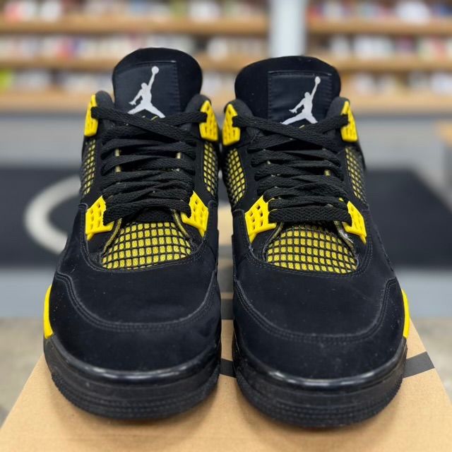 Jordan 4 Retro Thunder (2023) - Preowned