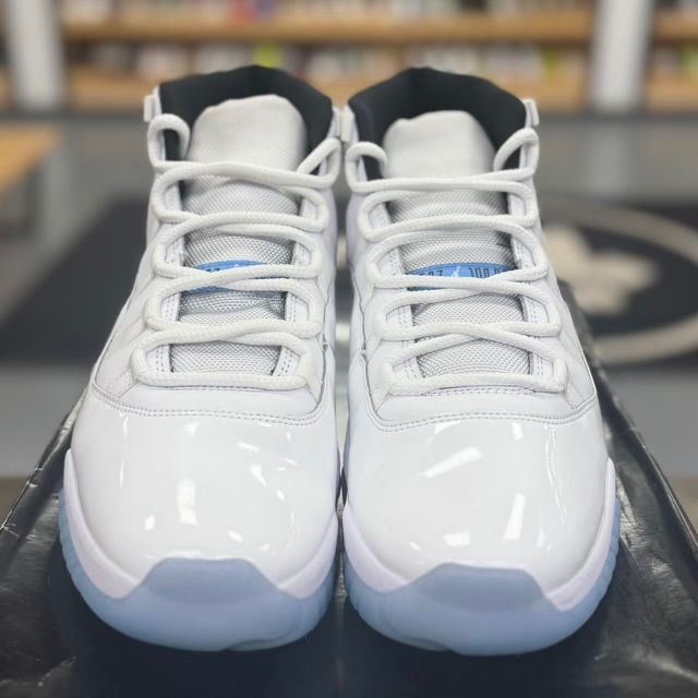 Jordan 11 Retro Legend Blue (2024) - Preowned