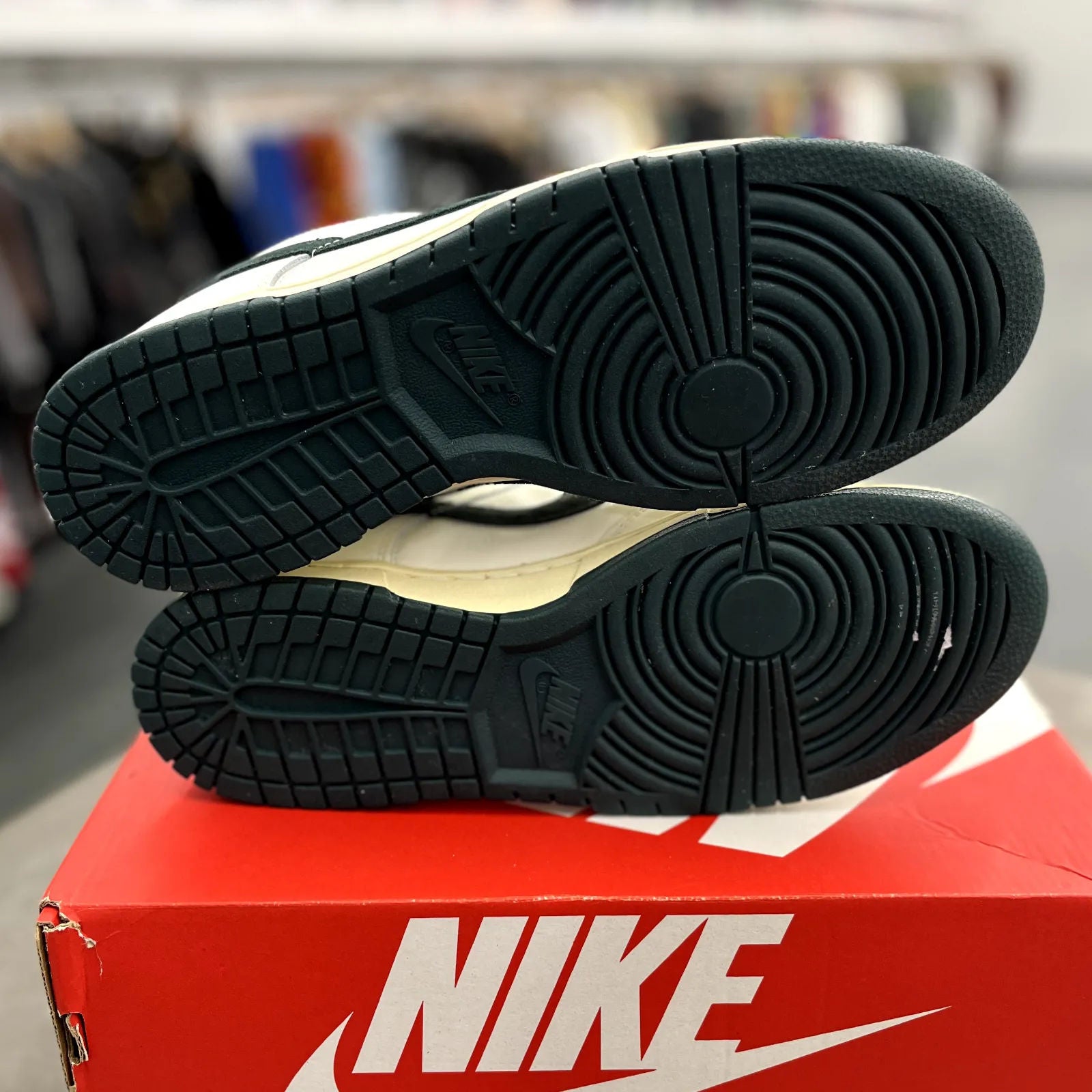 Nike Dunk Low Retro Summit White Malachite - Preowned