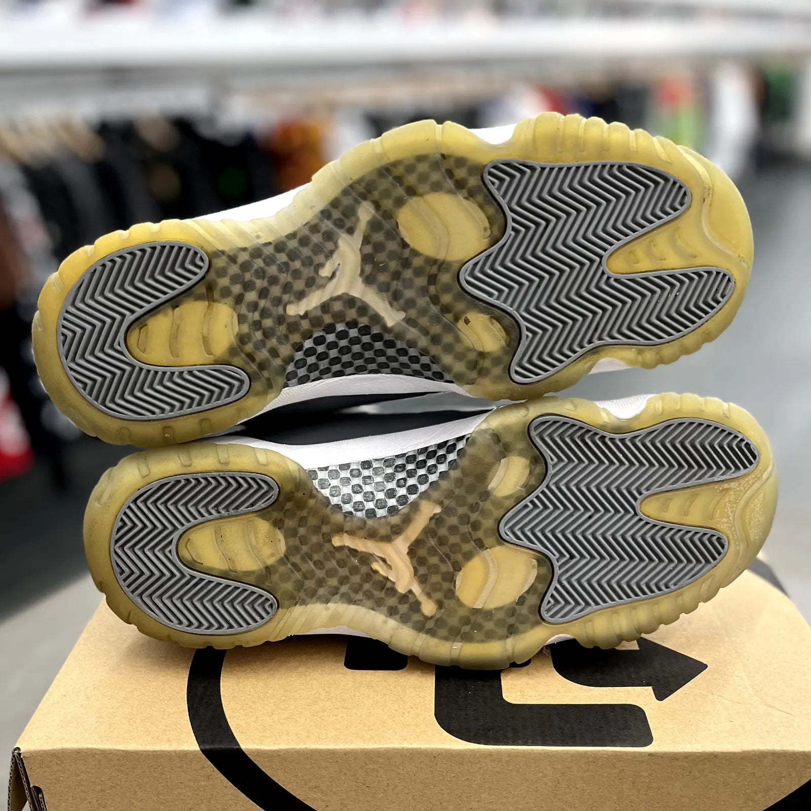 Jordan 11 Retro Low Cool Grey - Preowned