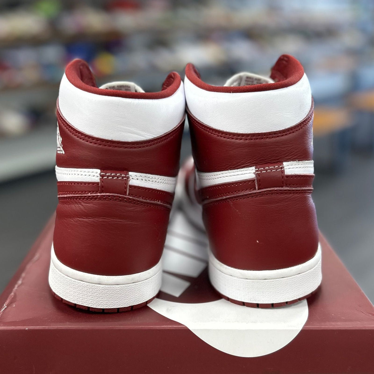 Jordan 1 Retro High OG Artisanal Team Red - Preowned