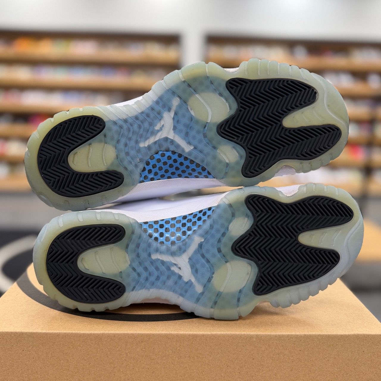 Jordan 11 Retro Legend Blue (2024) - Preowned