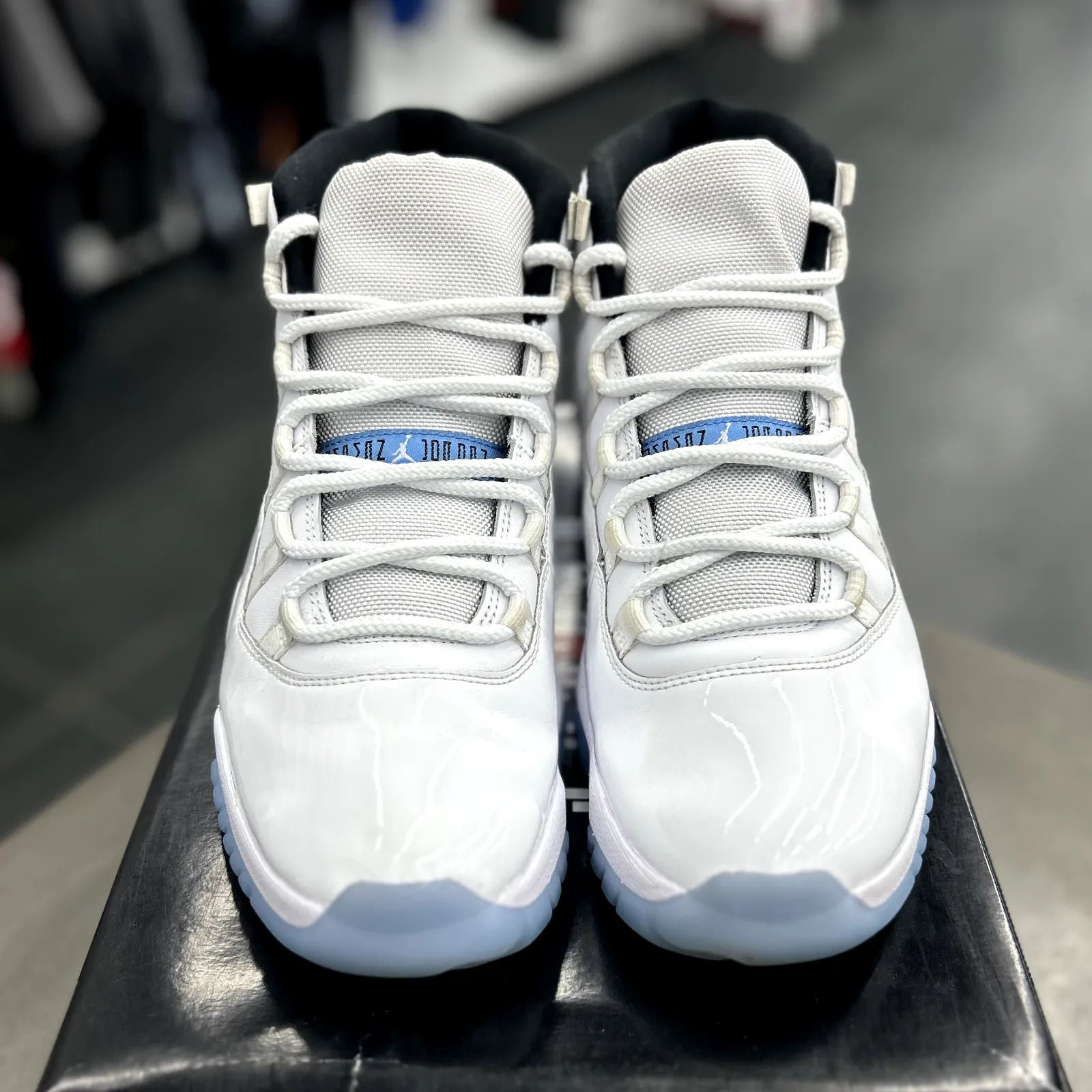 Jordan 11 Retro Legend Blue (2024) - Preowned