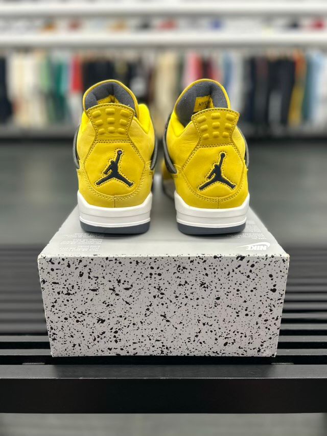 Jordan 4 Retro Lightning (2021) - Preowned