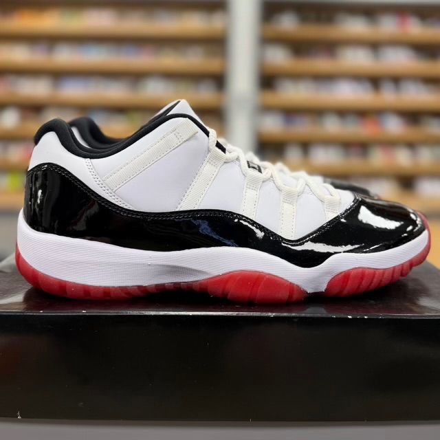 Jordan 11 Retro Low Concord Bred - Preowned
