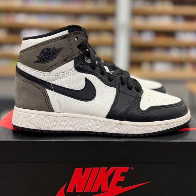 Jordan 1 Retro High Dark Mocha (GS) - Preowned