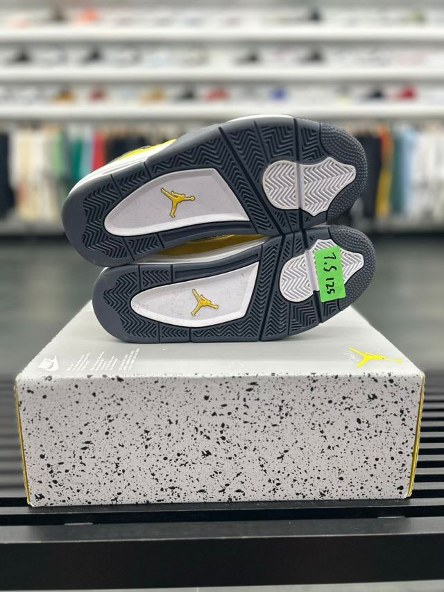 Jordan 4 Retro Lightning (2021) - Preowned