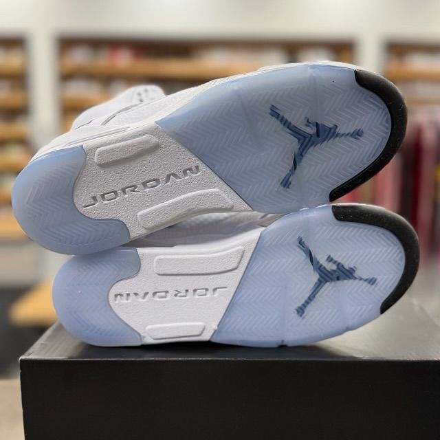 Jordan 5 Retro White Metallic (2026) (GS) - Preowned
