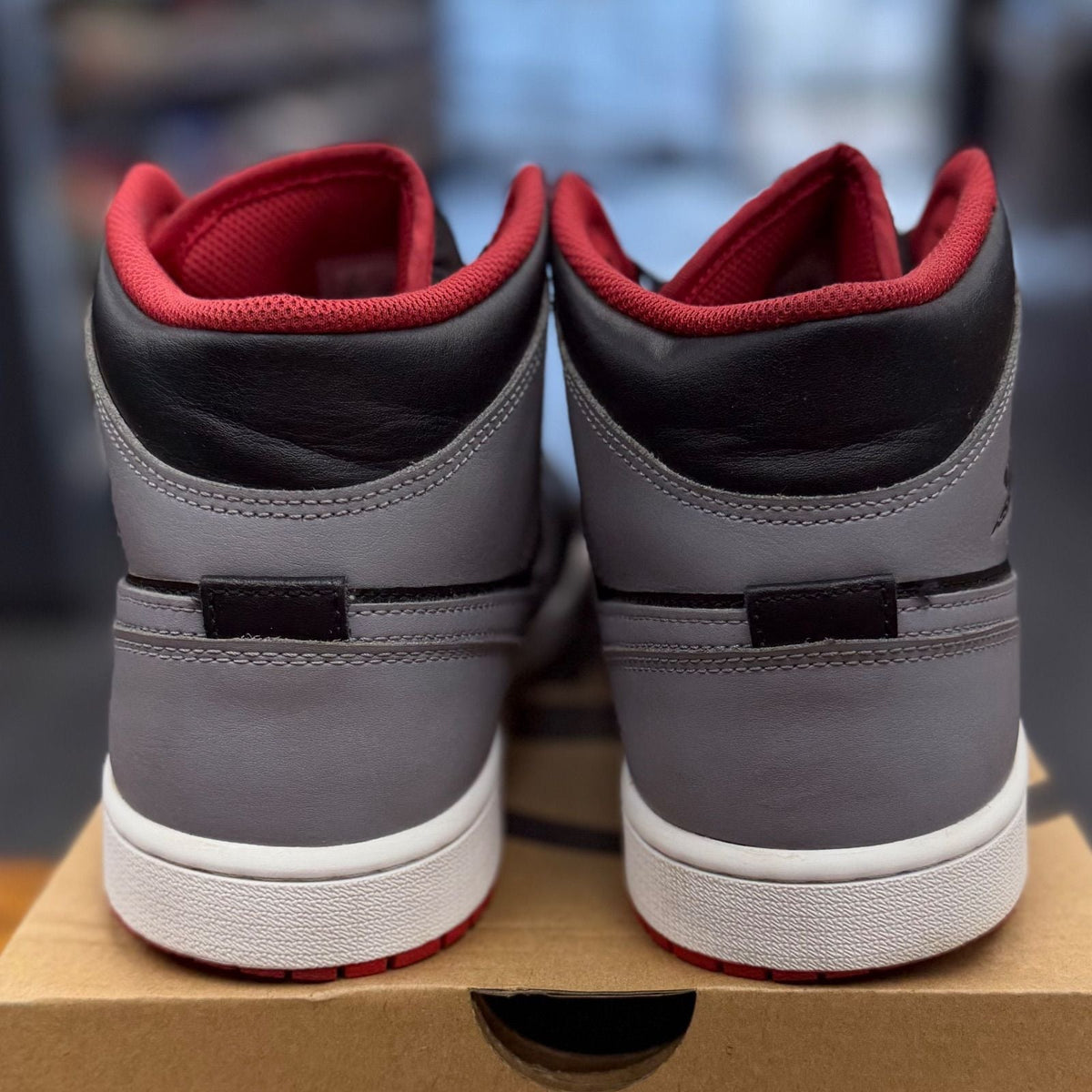 Jordan 1 Mid Bred Shadow - Preowned