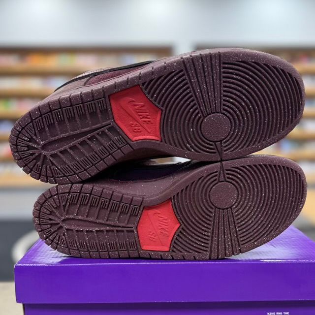 Nike SB Dunk Low City of Love Burgundy Crush - Preowned