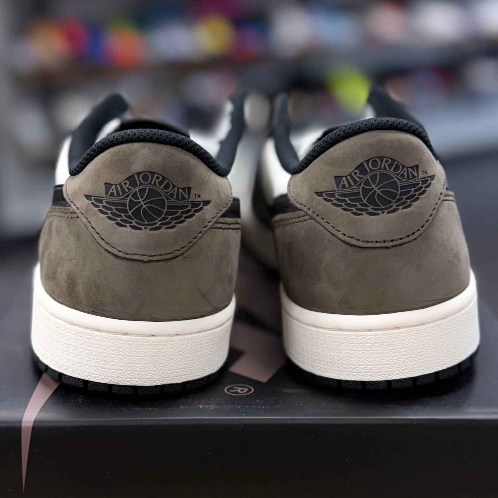 BRAND NEW STEAL - Jordan 1 Retro Low OG Mocha