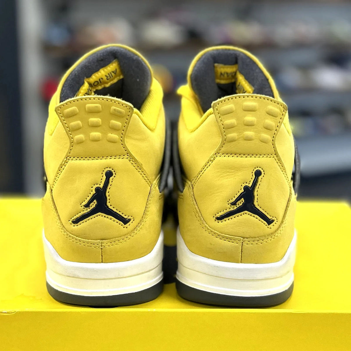 Jordan 4 Retro Lightning (2021) - Preowned