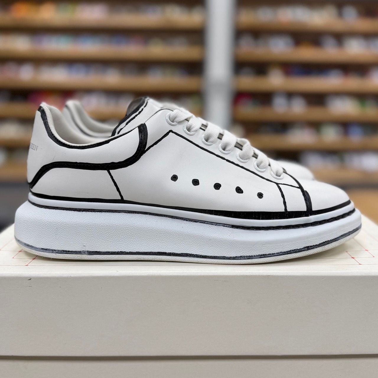 Alexander McQueen Oversized White Black Outline - Preowned