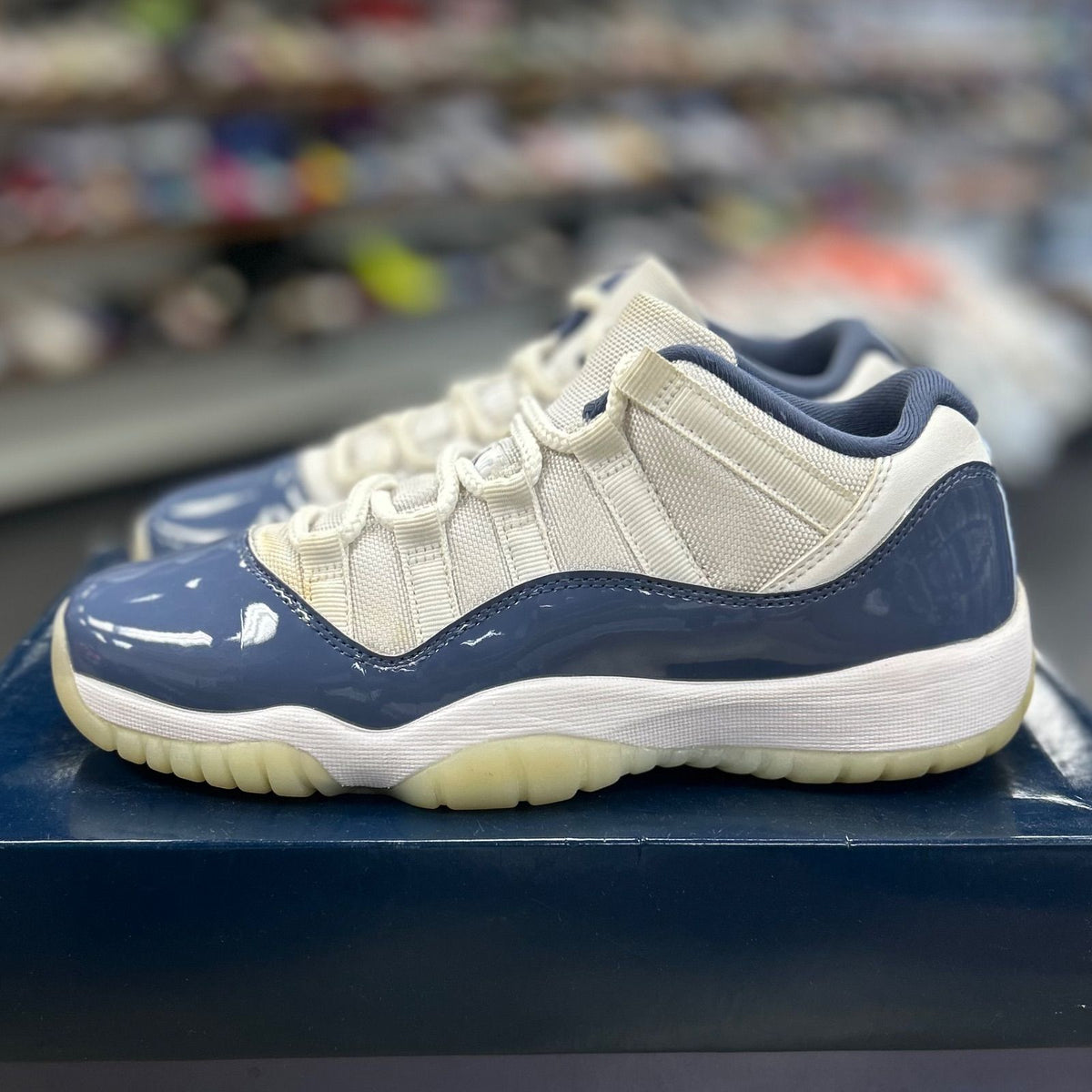 Jordan 11 Retro Low Diffused Blue (GS) - Preowned