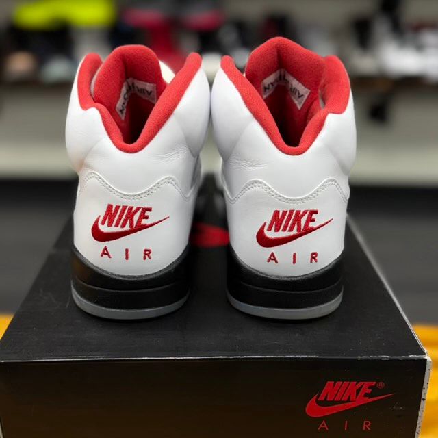 Jordan 5 Retro Fire Red Silver Tongue (2020) - Preowned