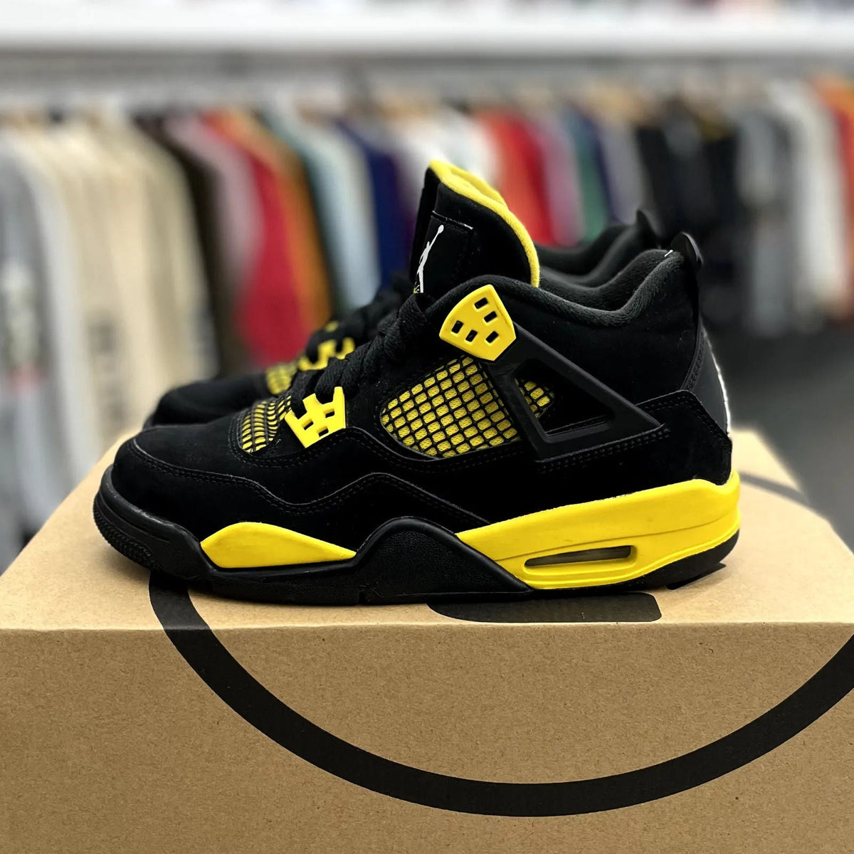 Jordan 4 Retro Thunder (2023) (GS) - Preowned