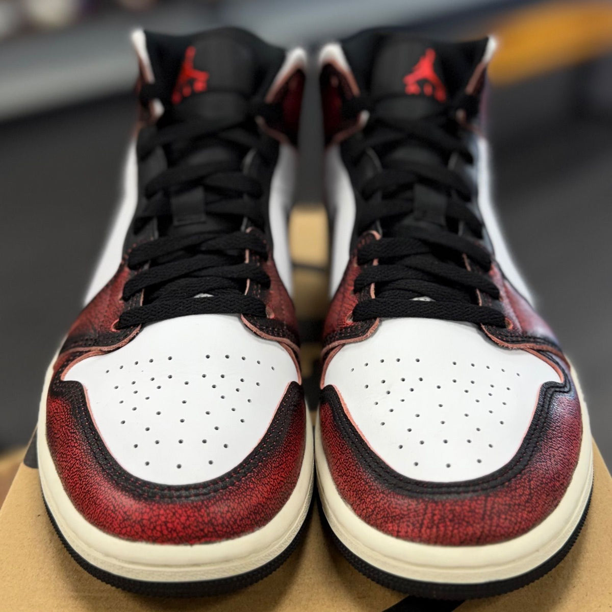 Jordan 1 Mid Wear-Away Chicago - Preowned