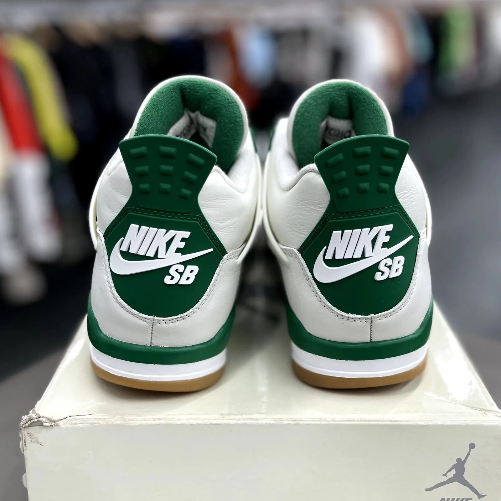 Jordan 4 Retro SB Pine Green - Preowned
