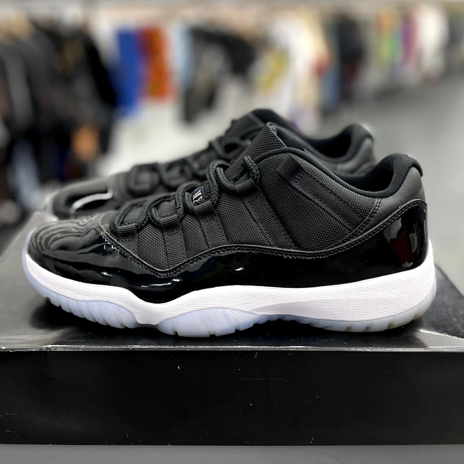 Jordan 11 Retro Low Space Jam - Preowned