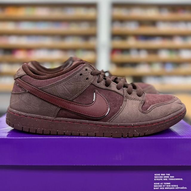 Nike SB Dunk Low City of Love Burgundy Crush - Preowned