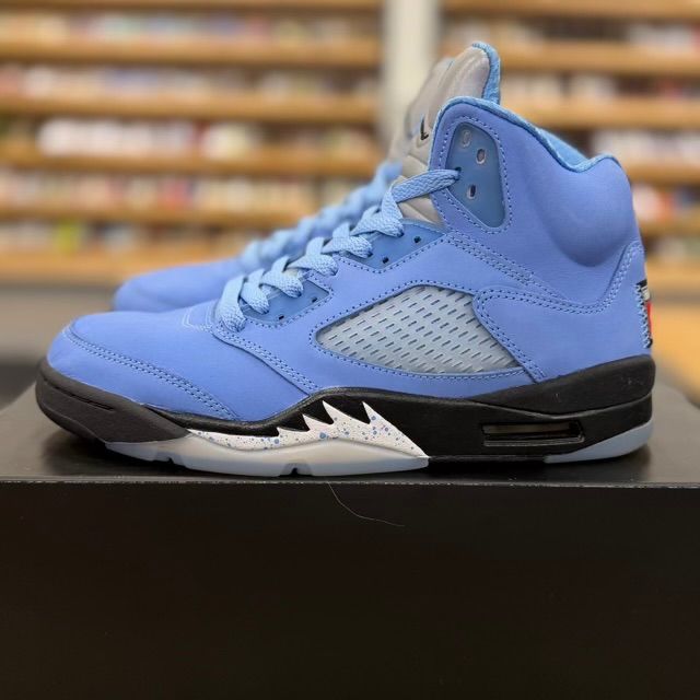 Jordan 5 Retro UNC University Blue - Preowned