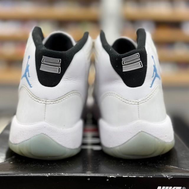 Jordan 11 Retro Legend Blue (2024) (GS) - Preowned