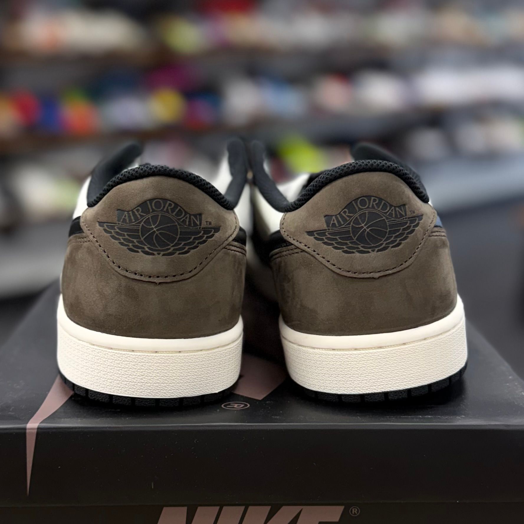 BRAND NEW STEAL - Jordan 1 Retro Low OG Mocha