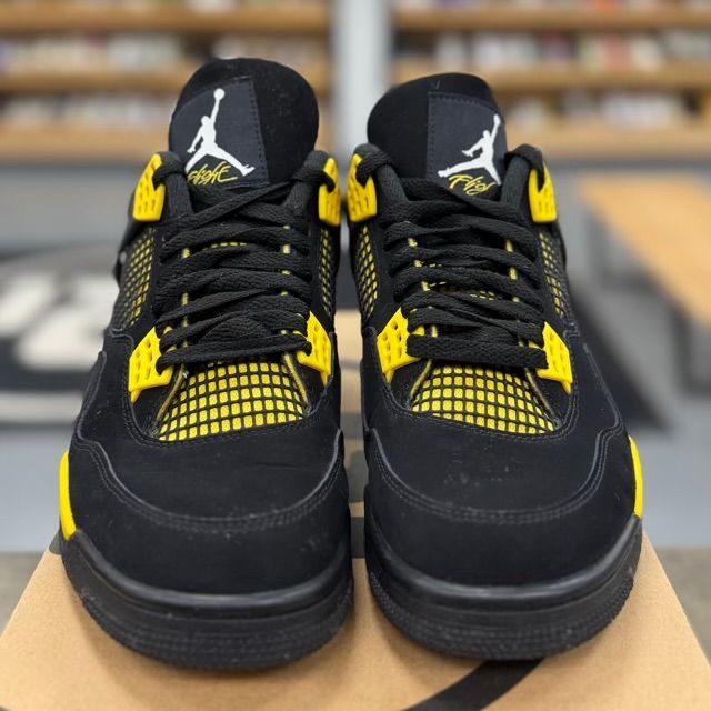 Jordan 4 Retro Thunder (2023) - Preowned