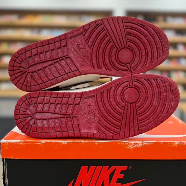 Jordan 1 Retro High OG Chicago Lost and Found - Preowned