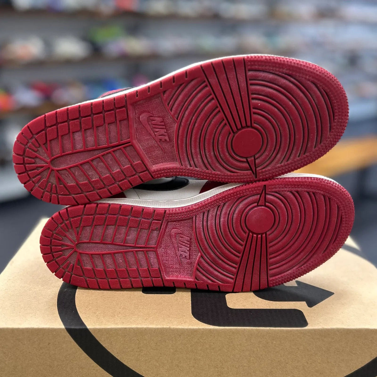 Jordan 1 Retro High OG Chicago Lost and Found (GS) - Preowned