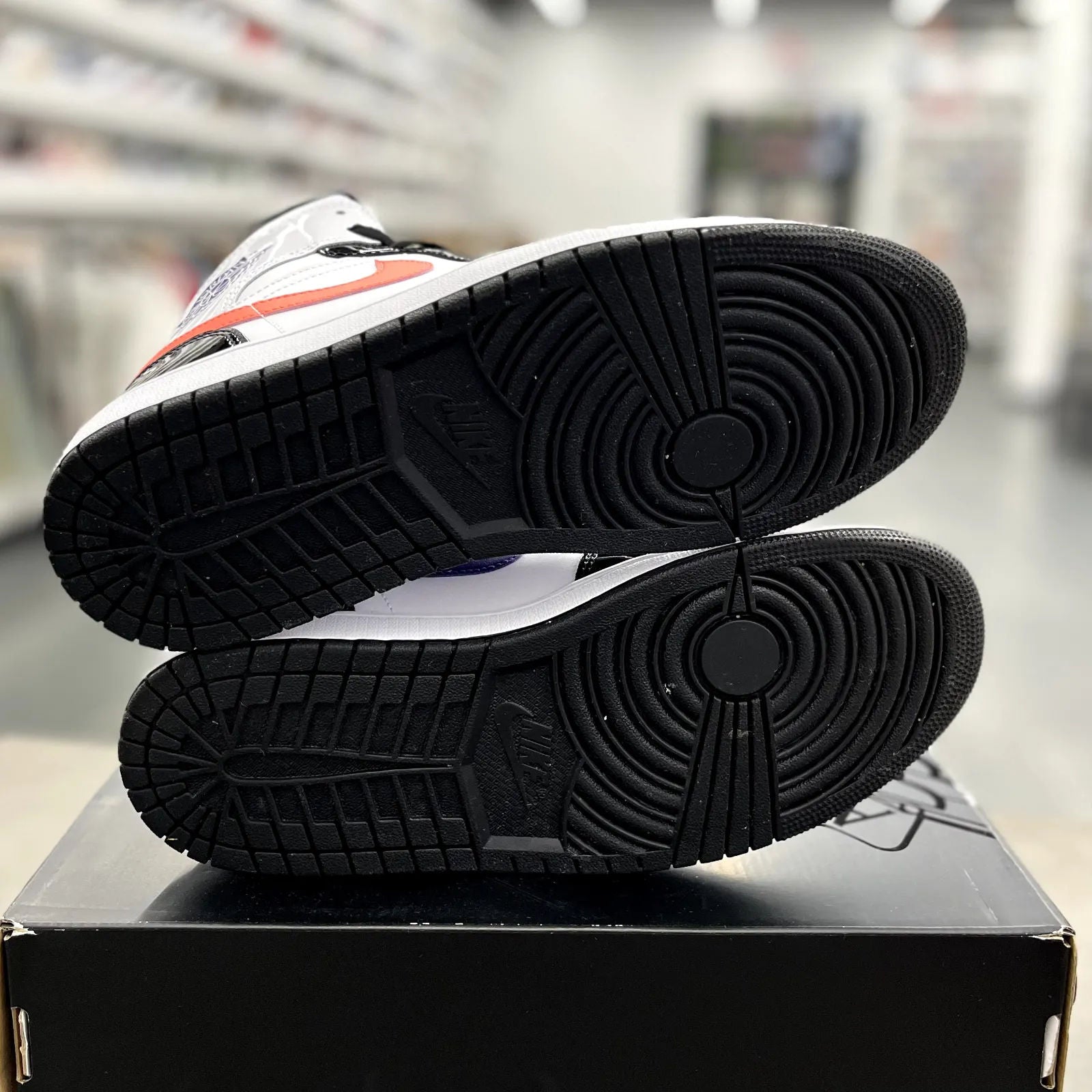 Jordan 1 Mid SE Mismatch Swoosh - Preowned
