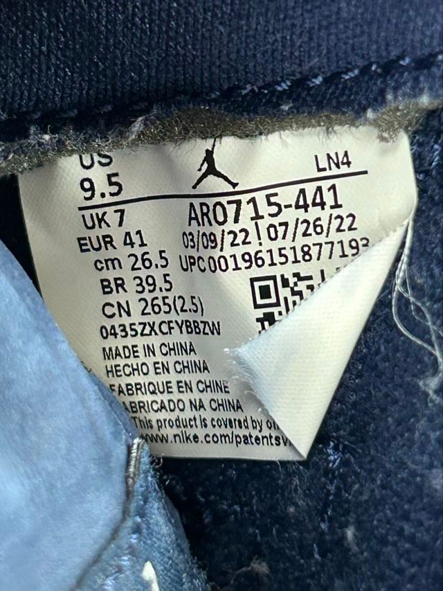 Jordan 11 Retro Midnight Navy (Women's) - Preowned